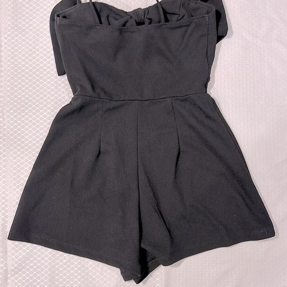 CUTE!!! Bow ๐ romper! Black, Windsor XS, spaghetti straps, comfortable pull on - Picture 4 of 6
